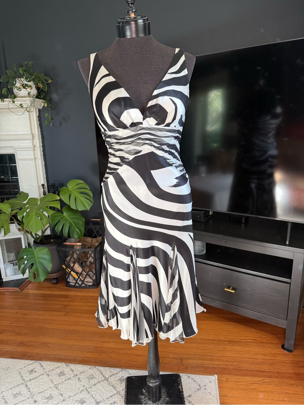Alberto Makali Black & White V-Neck Dress